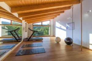 a room with a gym with yoga mats and windows at Villa Cantone e SPA piscina privata in Sansepolcro