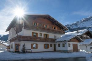 Nespecifikovaný výhled na hory nebo výhled na hory při pohledu z bed and breakfast + 10 fotografií