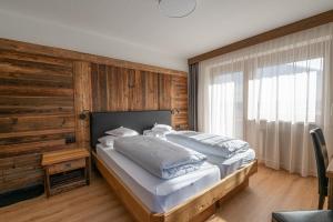 Postel nebo postele na pokoji v ubytování Garni Ciasa Tamà Sas di Pezzedi Eriberto e Neumair Hermine