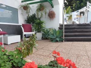 a garden area with a patio and a bench at Apartamentos Acuario Sol in Puerto del Carmen