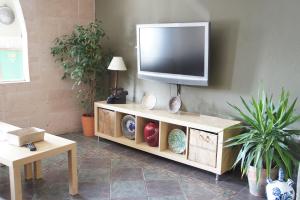 a living room with a tv and a table at Hotel MR in Tarragona