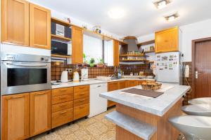 Kuchyň nebo kuchyňský kout v ubytování Apartments Biserka in Banjole