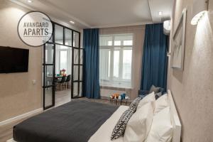 Tempat tidur dalam kamar di Avangard Aparts - Zaman-1