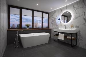 ARKA Hotel by Ginza Project tesisinde bir banyo