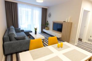 Posedenie v ubytovaní Bel Mare Apartament 128 z ogródkiem