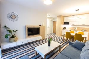 Kuchyňa alebo kuchynka v ubytovaní Bel Mare Apartament 128 z ogródkiem