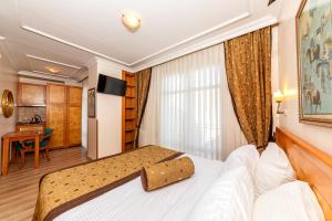 TV a/nebo společenská místnost v ubytování Santa Ottoman Hotel