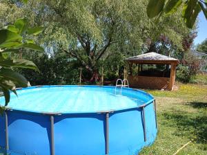 a pool in the yard with a gazebo at Vilcún, cabaña 100 mt2, a 38 k del Volcán Llaima in Vilcún