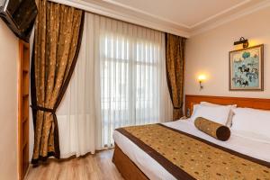 Postel nebo postele na pokoji v ubytování Santa Ottoman Hotel