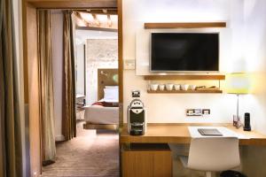 TV a/nebo společenská místnost v ubytování Select Hotel
