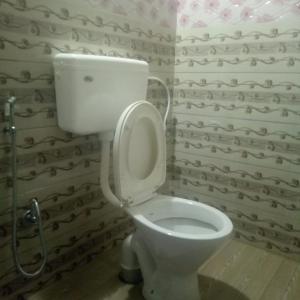a bathroom with a white toilet in a room at green valley home stay vagamon in Vagamon