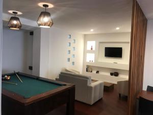 TV a/nebo společenská místnost v ubytování Hotel Escorial