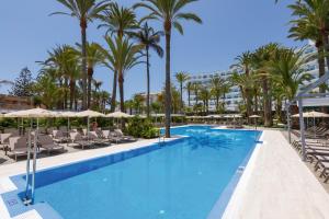 Bazén v ubytování Hotel Riu Palace Palmeras - All Inclusive nebo v jeho okolí