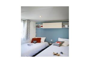 Posteľ alebo postele v izbe v ubytovaní Camping Le Monlôo