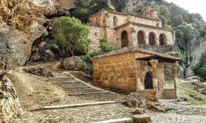 an old building on the side of a mountain at LA CASITA / CASA DE CAMPO in Santa Gadea