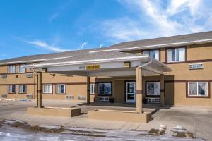 a school building with the front of it at Americas Best Value Inn Green River in Green River