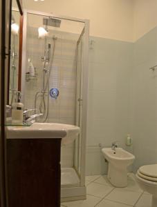 A bathroom at B&B Casa Degli Artisti