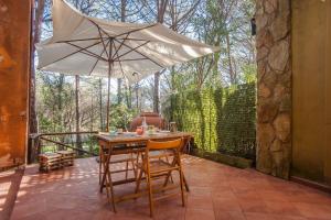 a table with chairs and an umbrella on a patio at Casa Marisol in Pula