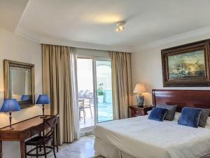 Łóżko lub łóżka w pokoju w obiekcie Coral Beach Aparthotel