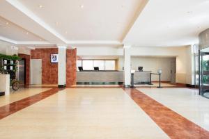 an empty lobby with a reception desk in a building at Sol Pelicanos Ocas in Benidorm