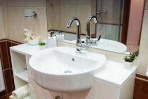 Gallery image of Sára-Lux Apartman in Nyárliget