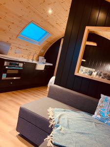 Gallery image of Thistle Pod at Ayrshire Rural Retreats Farm Stay Hottub Sleeps 2 in Galston