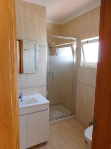 A bathroom at Agua Marinha ROSA- Hotel