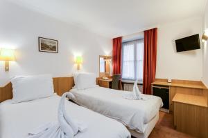 Un pat sau paturi într-o cameră la Hotel Bryghia
