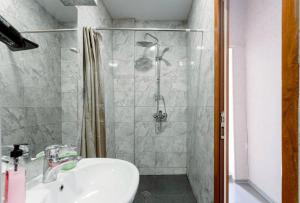Kuvagallerian kuva majoituspaikasta Central Location King Size Bed, joka sijaitsee kohteessa Tbilisi City