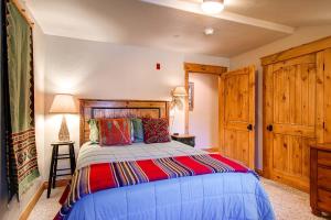 a bedroom with a large bed with a wooden headboard at Mt Victoria Lodge Unit I in Frisco