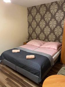 Łóżko lub łóżka w pokoju w obiekcie Victoria Rooms