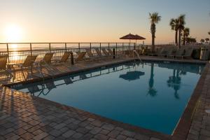 Nautilus Inn - Daytona Beach tesisinde veya buraya yakın yüzme havuzu