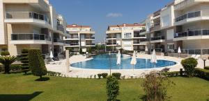 La pileta dentro o cerca de Antalya belek odyssey park 1 ground floor 2 bedrooms pool view close to center