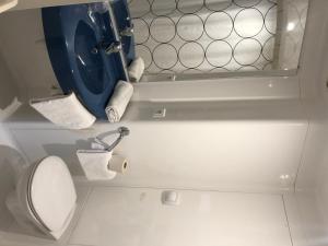 Ένα μπάνιο στο ibis budget Mantes-la-Jolie