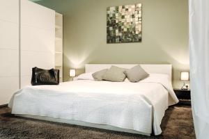 a bedroom with a white bed with a black purse on it at Apartment in Hameln # Rom in Hameln