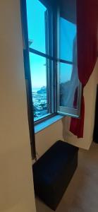 a room with a large window with a bench in front at Casa baja in Bacoli