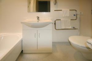Queenstown Gateway Apartments tesisinde bir banyo