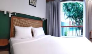 Uma cama ou camas num quarto em Liberta Malioboro South