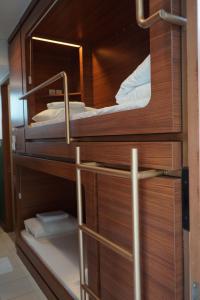 Uma cama ou camas num quarto em Liberta Malioboro South
