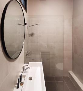 Sydney Crecy Hotel tesisinde bir banyo
