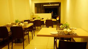 Restaurant o un lloc per menjar a Silver Storm Resort Athirappilly