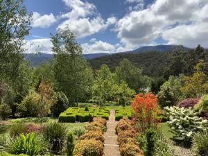 a garden with a pathway in the middle at Delderfield Villas & Massage in Marysville