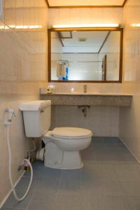 Bilik mandi di Panorama Hotel