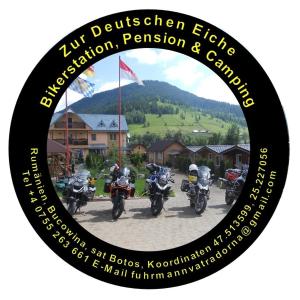 ein Bild einer Gruppe von Krafträdern, die im Kreis geparkt sind in der Unterkunft Pension, Camping & Biker Station zur Deutschen Eiche in Ciocăneşti