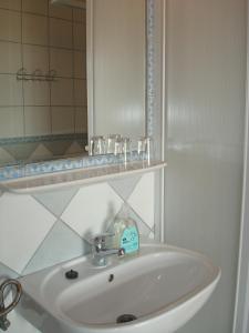 Koupelna v ubytování Hotel Napsugár + 37 fotografií