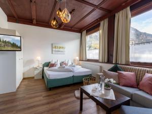 Postel nebo postele na pokoji v ubytování Gasthof Restaurant Waldcafé