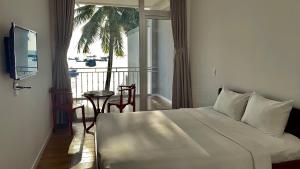 Giường trong phòng chung tại TS Beach House