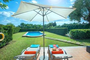 Bazén v ubytovaní Owl Booking Villa Tarongers - Stay For Couples alebo v jeho blízkosti
