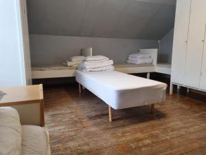Rúm í herbergi á Marsbäcken Hostel