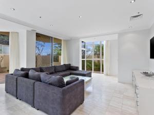 TV a/nebo společenská místnost v ubytování Spacious 3 Bedroom Family Apartment